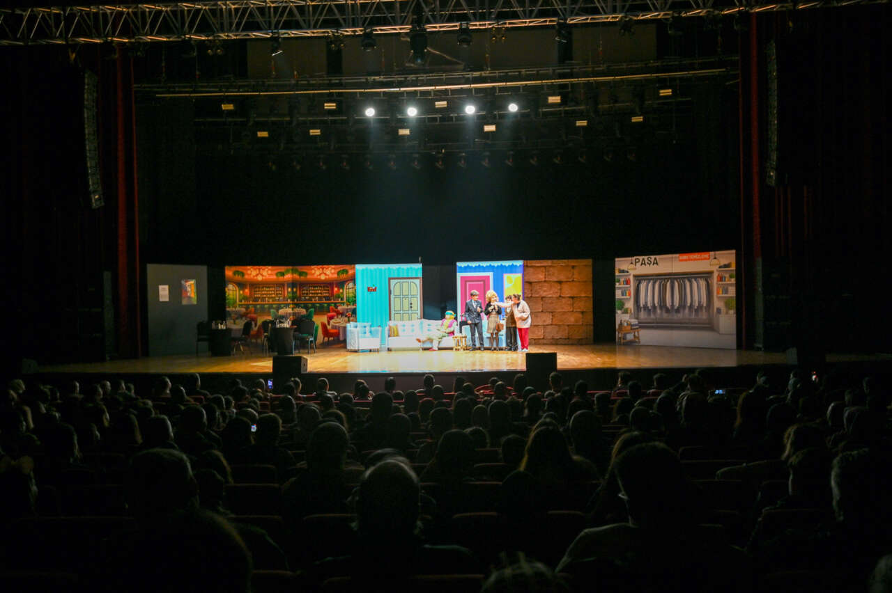 Konya’da eğlence dolu tiyatro gösterisi 12